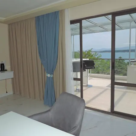 Paradise Deluxe Apartment *